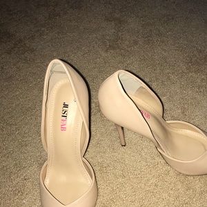 NEVER WORN! Nude pump with pointed toe